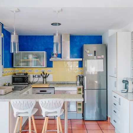 Apartment - Sleeps6 - Pool - Seaview - Petfriendly *